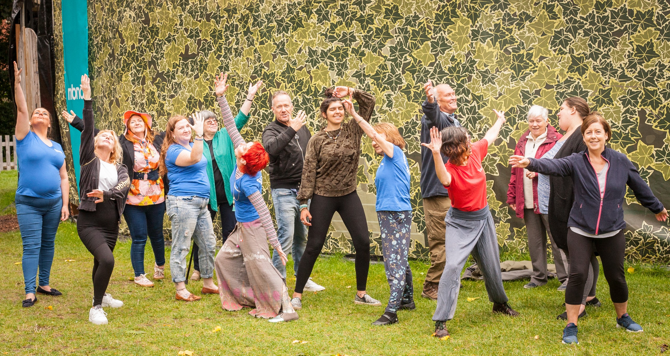 Group photo at Grovsnor Park picnic